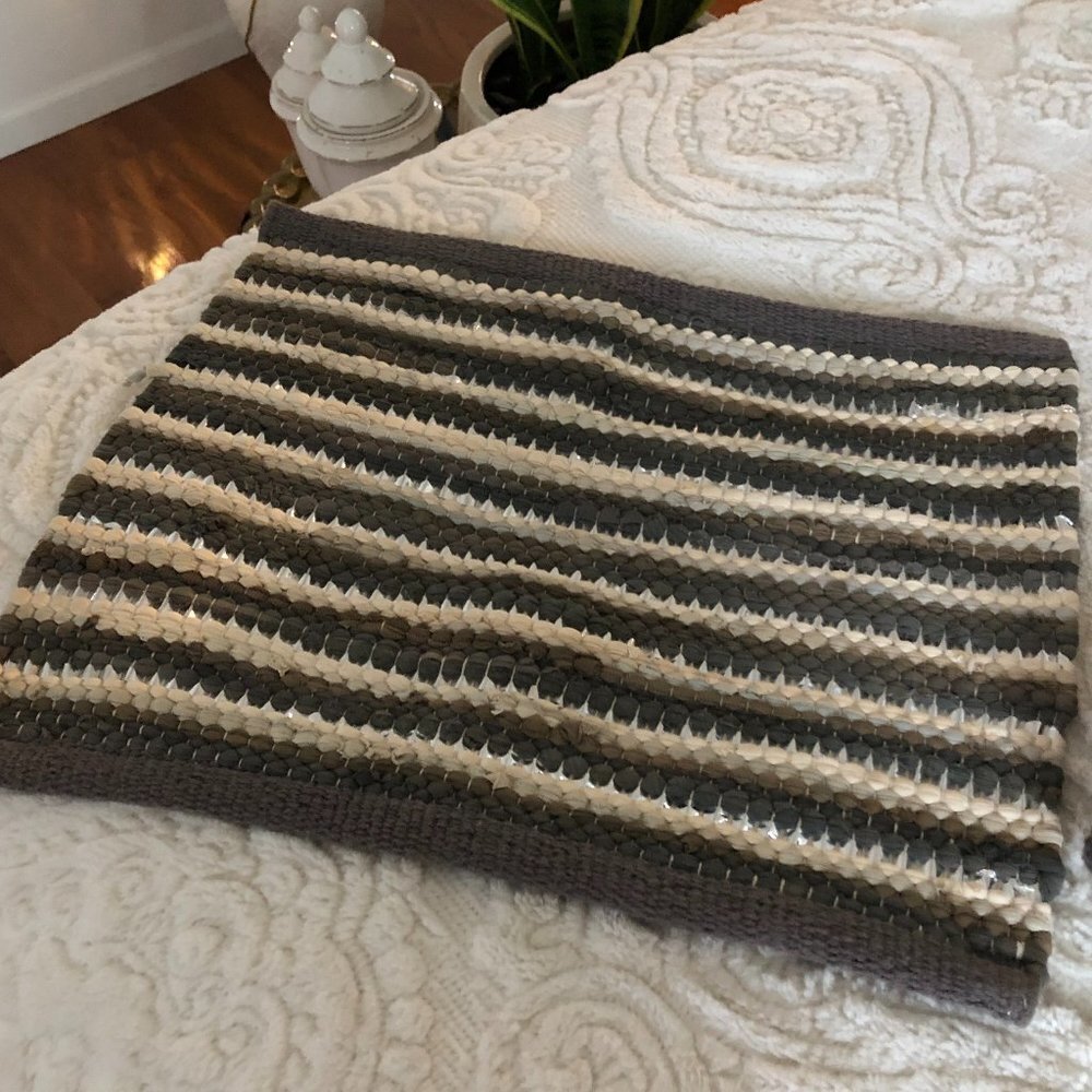 SET OF 4 WOVEN "RAG RUG" LOOK PLACEMATS - Picture 2 of 4